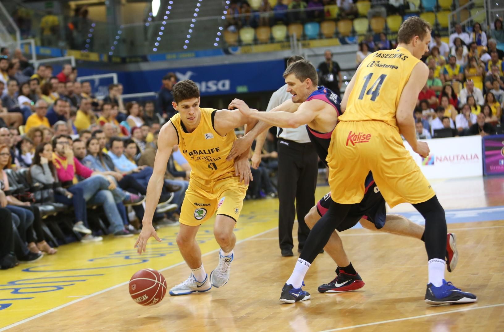 Imágenes del partido entre el Herbalife Gran Canaria y el Movistar Estudiantes. (Alejandro Ramos).