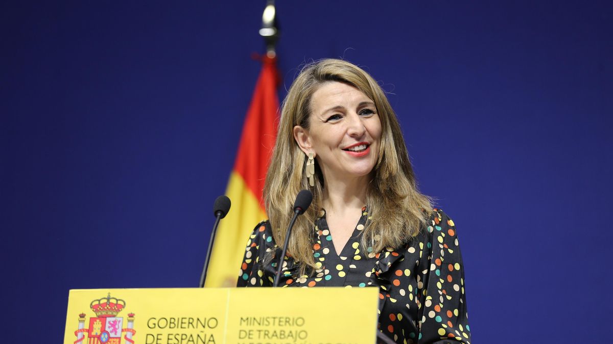 La ministra de Trabajo, Yolanda Díaz, explica en rueda de prensa el acuerdo para regularizar a los repartidores