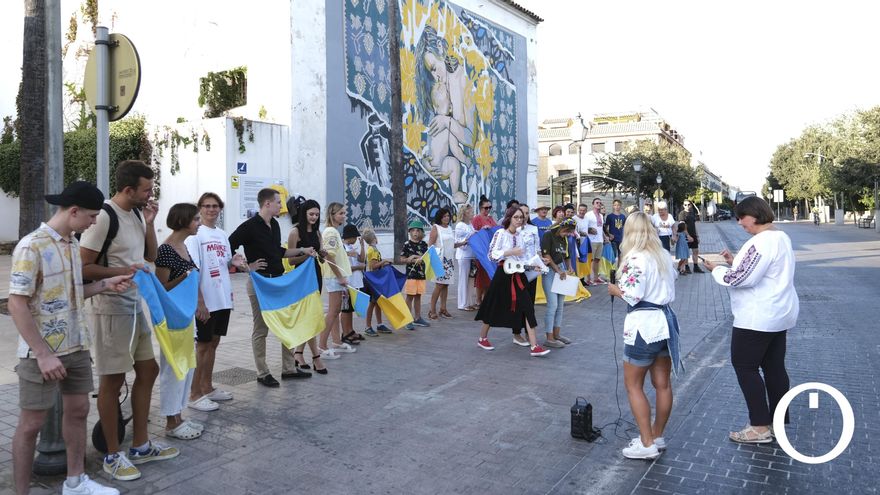 Cadena humana de ucranianos por el Día de la independencia de Ucrania y agradecimiento a Córdoba
