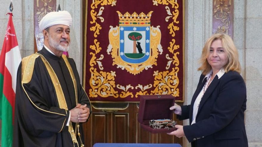 Madrid concede la llave de la ciudad al sultán absolutista de Omán, ante la ausencia de parte de la oposición
