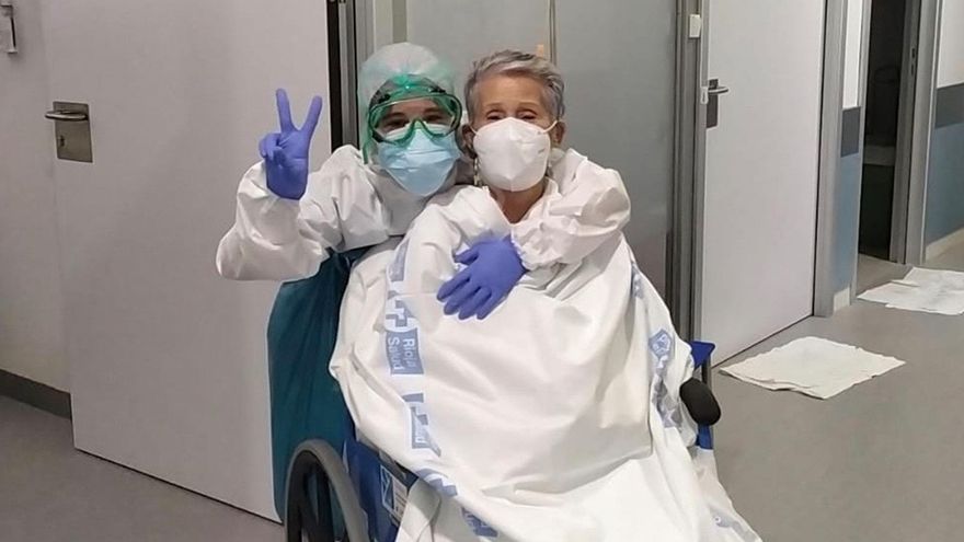 Marina Aznar, la enfermera de veintidós años que atendió a su abuela en la UCI: "Fue horrible porque yo sabía lo que era ver a pacientes ahogándose"