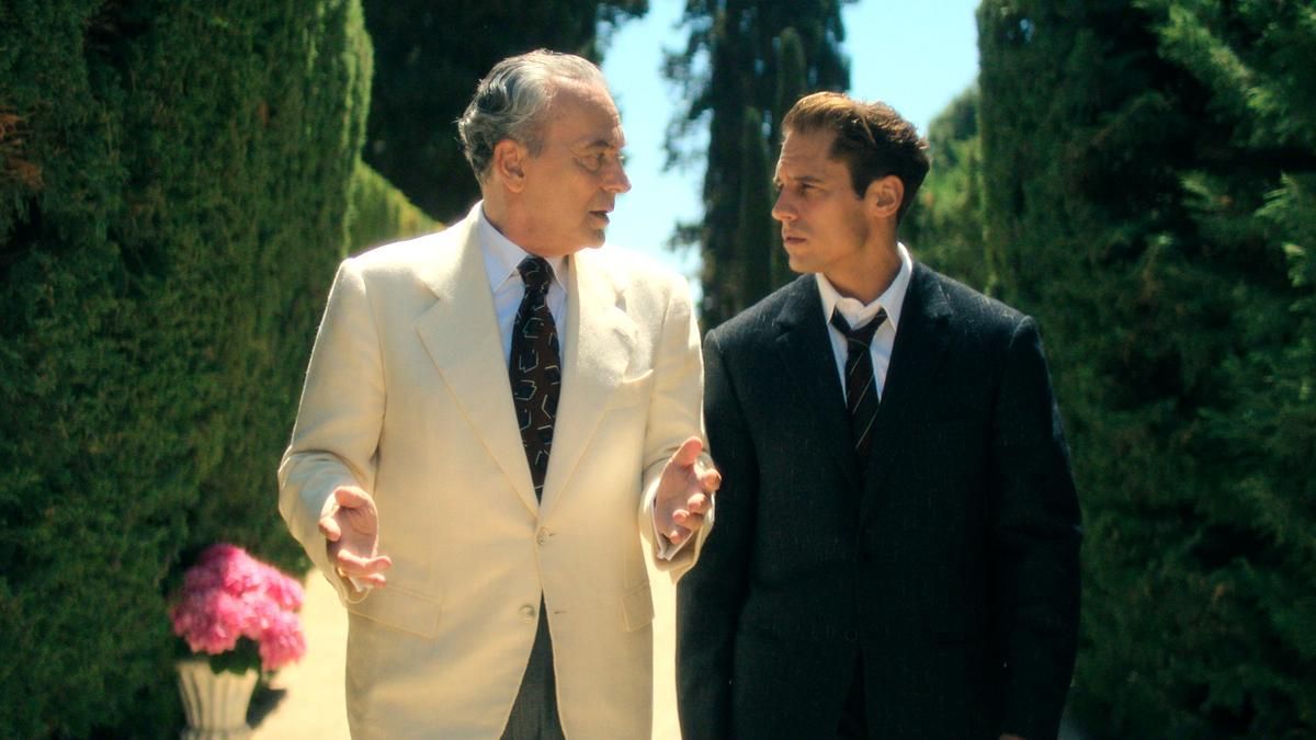 Netflix lanza el tráiler definitivo de su serie 'El problema final' y muestra nuevas imágenes con Coronado y Martiño Rivas