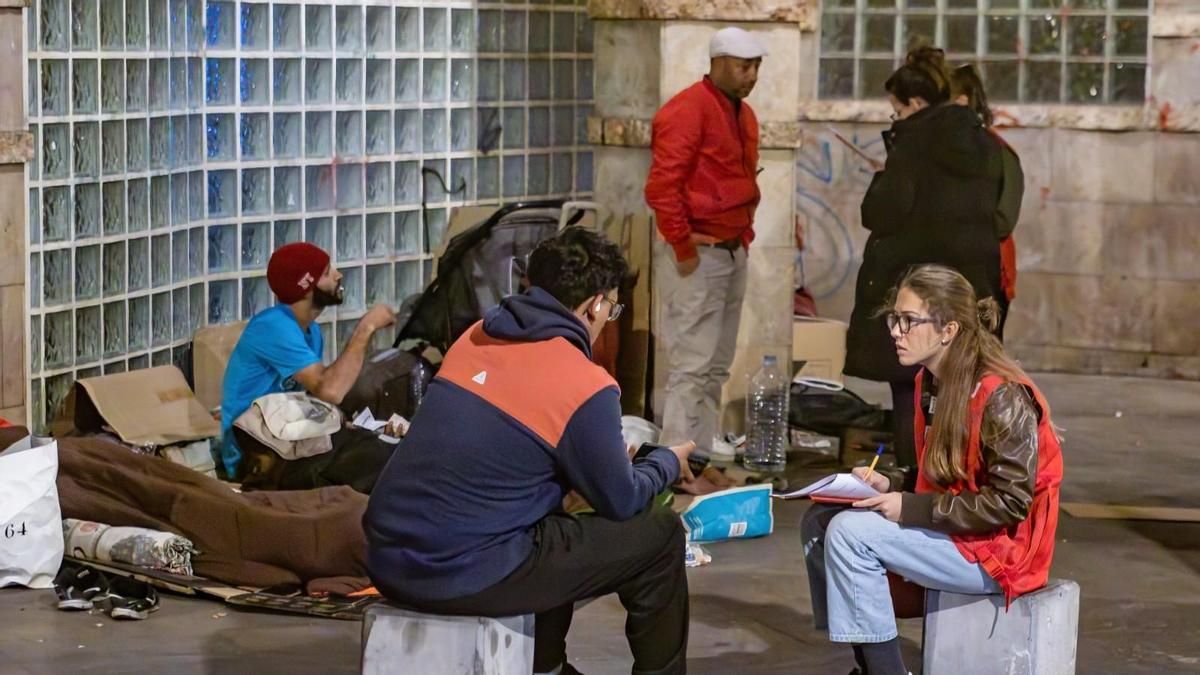 El número de personas sin techo se dispara en Zaragoza: "Lo importante es cubrir las necesidades básicas"
