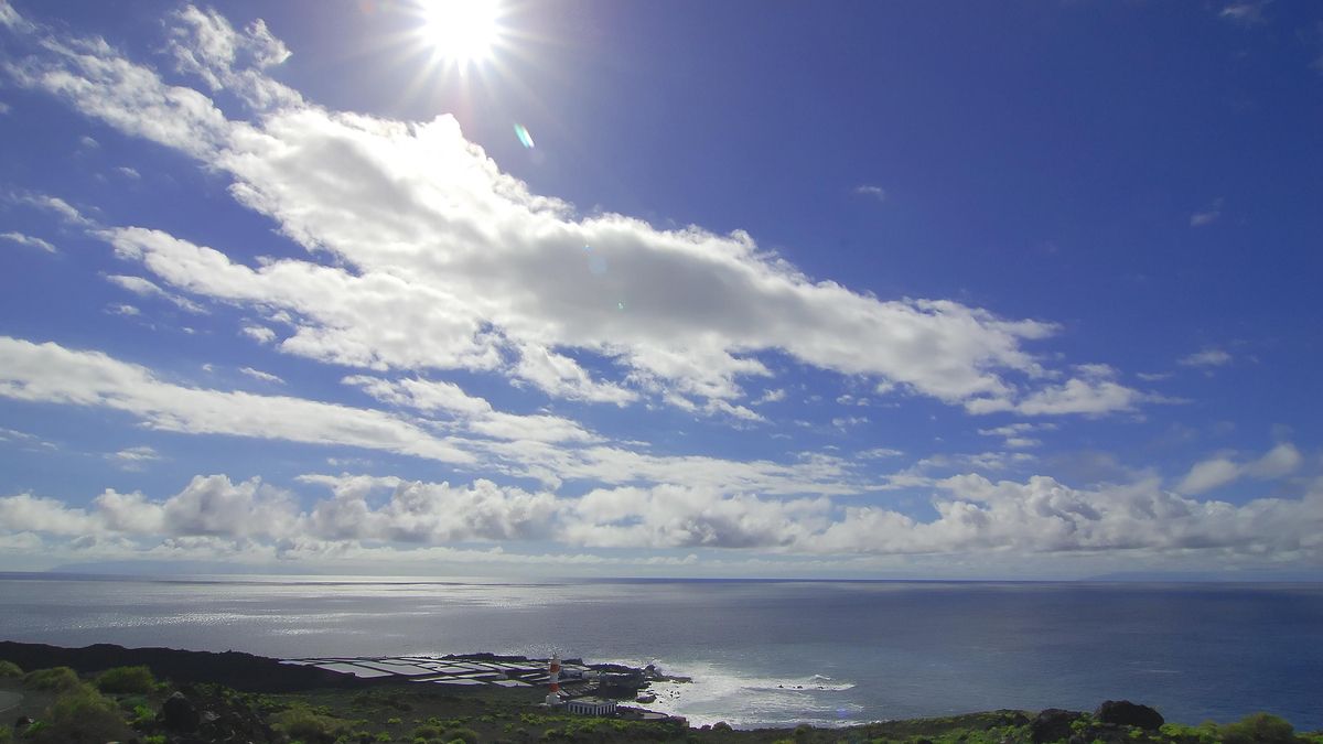 Nubes y claros.