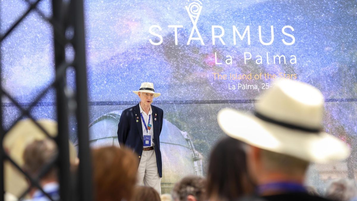 El astrofísico y premio Nobel, John Mather,  ha abierto el ciclo de conferencias de este viernes en el Festival Starmus, en una jornada en la que también participarán expertos en biología, física o ciber seguridad.