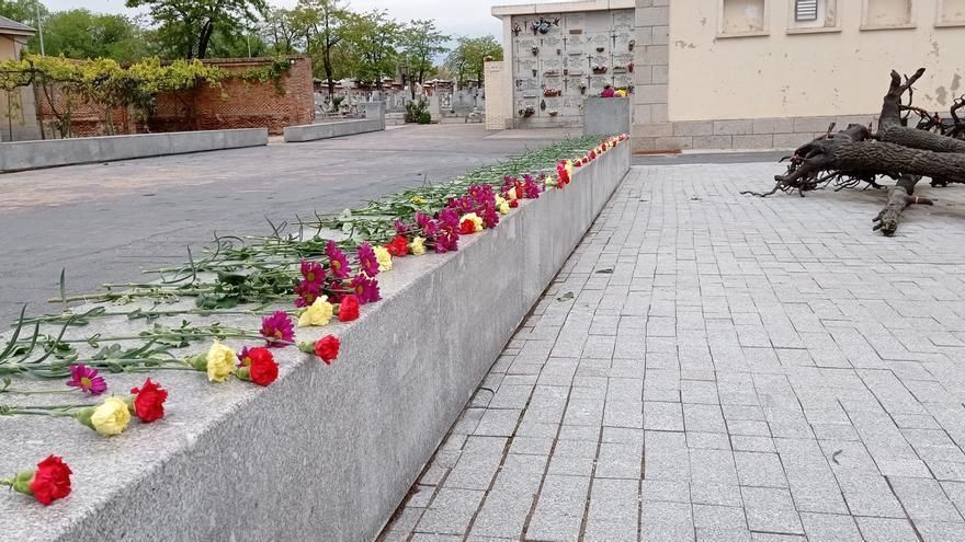 Cómo llegar en autobús a La Almudena y a otros cementerios de Madrid por Todos los Santos
