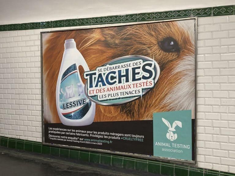 Campaña en el metro francés contra la experimentación animal tras la investigación llevada a cabo por la organización Animal Testing