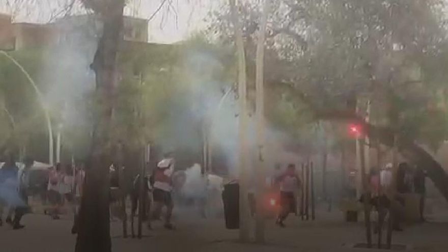 Radicales de Athletic y Mallorca revientan con una pelea la fiesta de las aficiones antes de la final de la Copa en Sevilla