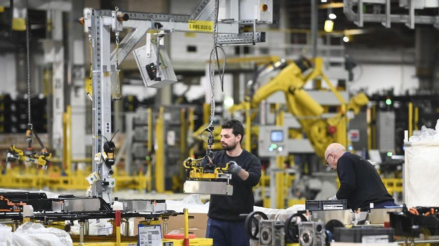 Primera piedra de la gigafactoría de Zaragoza: una tramitación exprés y dudas por recurrir a personal y firmas foráneos