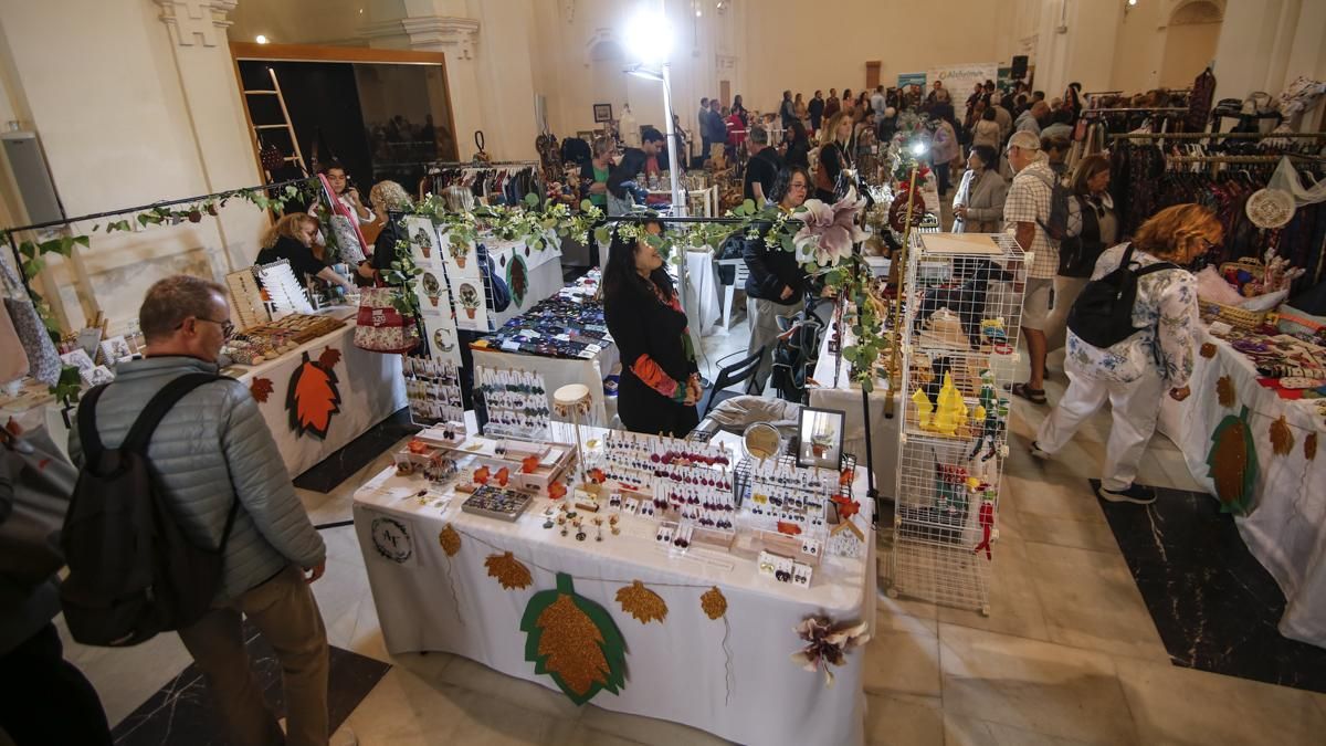 Mercadillo solidario “Ayúdanos a no olvidar” de la Asociación de Alzheimer