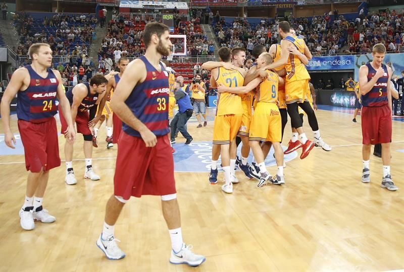 Los jugadores del 'Granca' celebran la victoria en la Supercopa. (EFE)