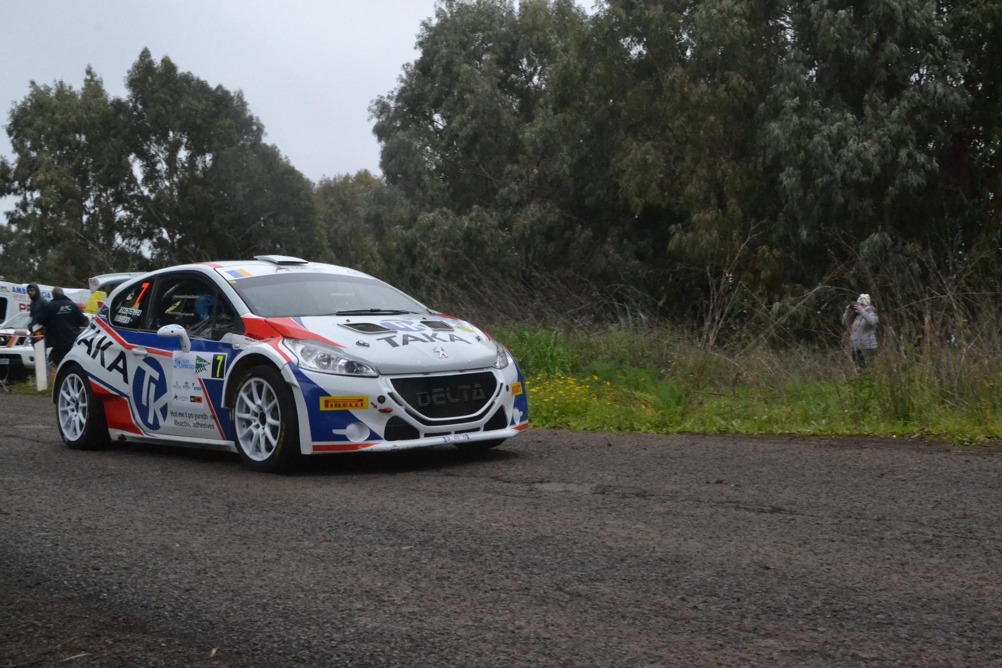 La salida del Rally Islas Canarias en el primer tramo del viernes 11, de Moya a Fontanales. (Iván Alejandro).