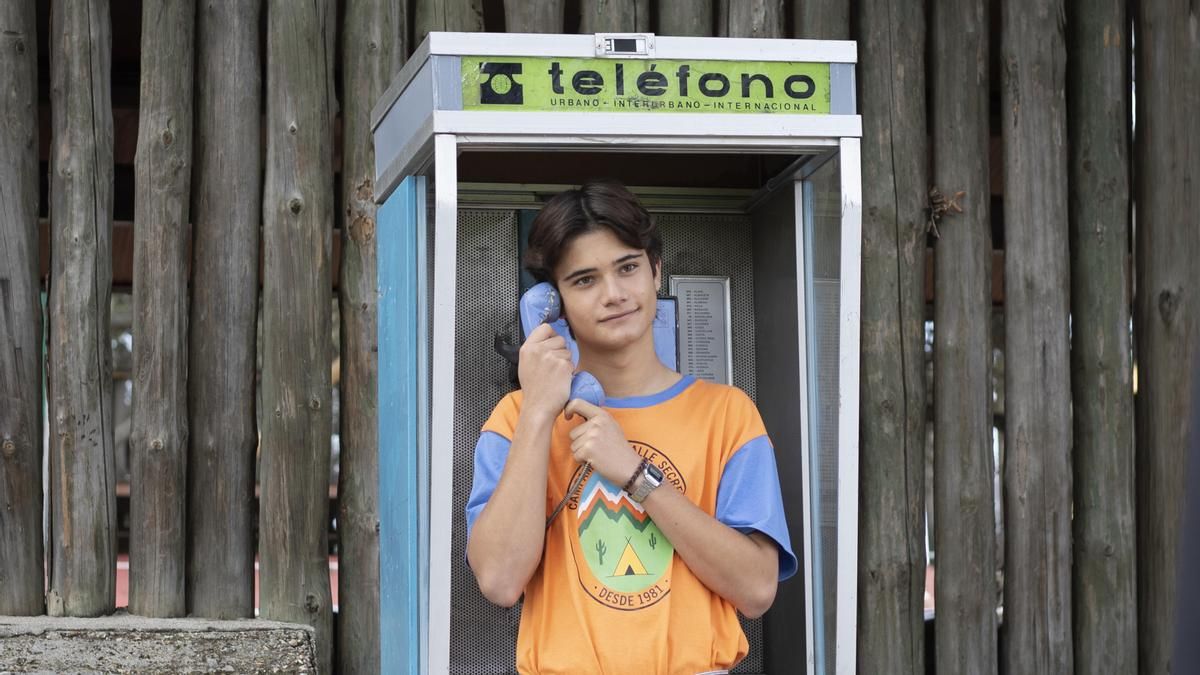 Izan Fernández, en la cabina del campamento de 'Voy a pasármelo mejor'