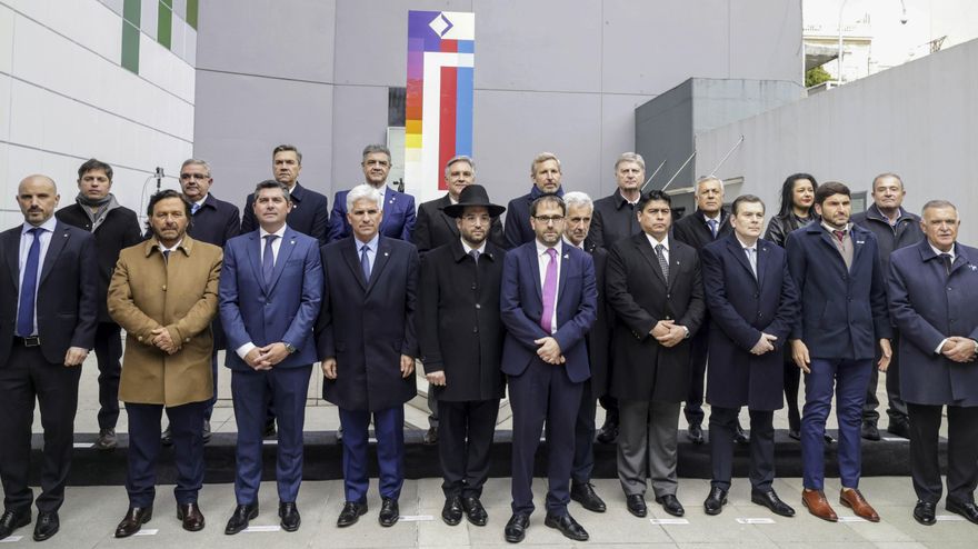 Gobernadores de todo el país participaron del Encuentro Federal por la Memoria en la AMIA