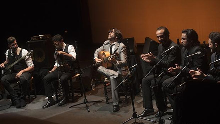 Daniel Casares y la Orquesta de Córdoba homenajean a Paco de Lucía en Sevilla