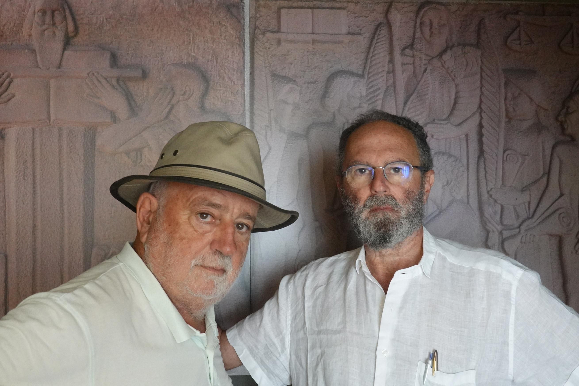 Javier Gómez-Acebo y Jesús Ortiz, autores del libro 'Los bajorrelieves de Jesús Otero'.