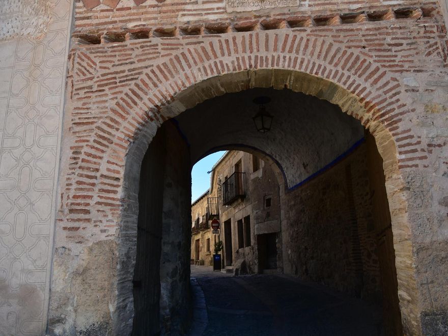 Arco de La Villa. Aún hoy es el único acceso para entrar en Pedraza.