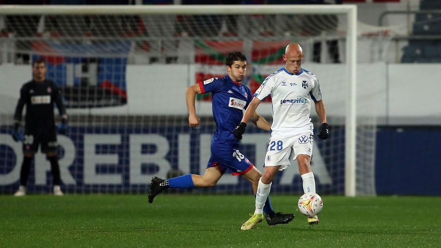 El Tenerife perdona al Amorebieta y se deja dos puntos en Lezama