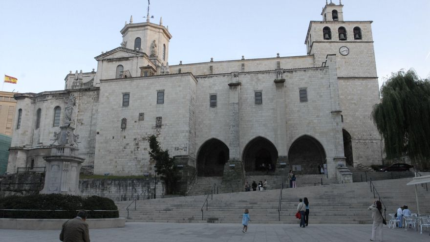 Archivo - Exterior de la Catedral de Santander