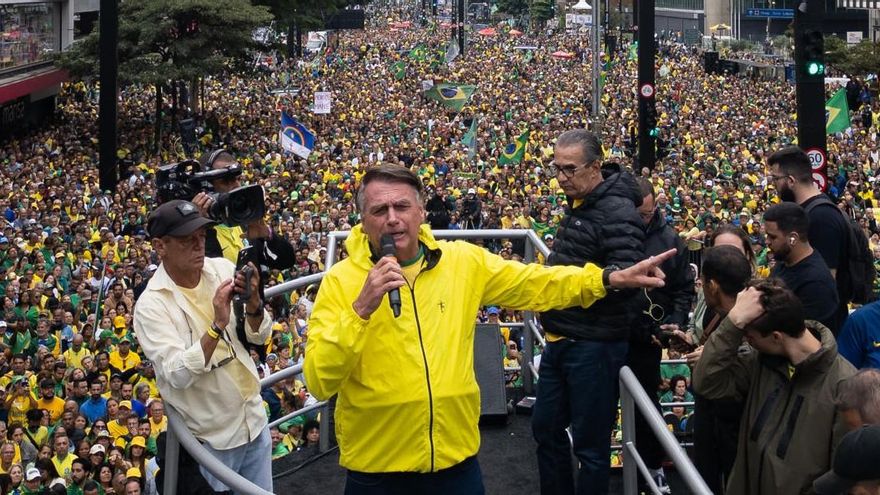 Bolsonaro dice que se siente perseguido como Trump y Le Pen durante un multitudinario acto en Brasil