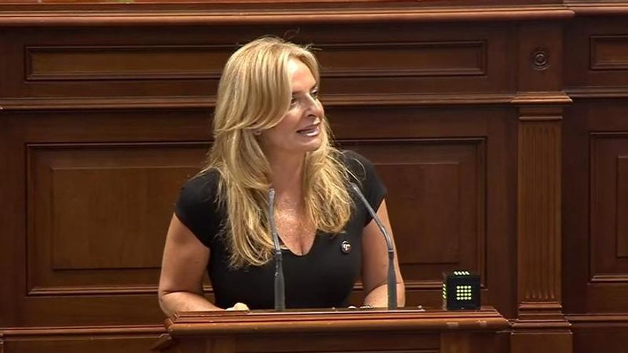 La consejera de Sanidad responde a las criticas por el colapso del HUC con la creación de una unidad de urgencias pediátricas