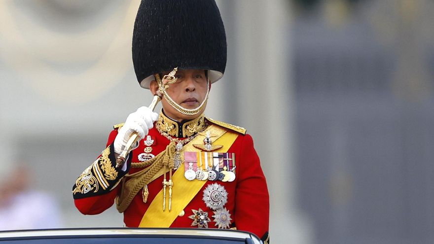 Dos hijos del rey de Tailandia denuncian que les han impedido entrar en el país