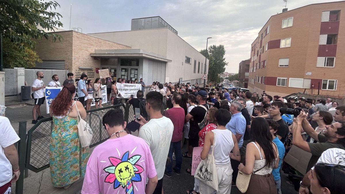 La juventud zaragozana sale a la calle para reclamar la continuidad de las zonas jóvenes: "No somos invisibles"
