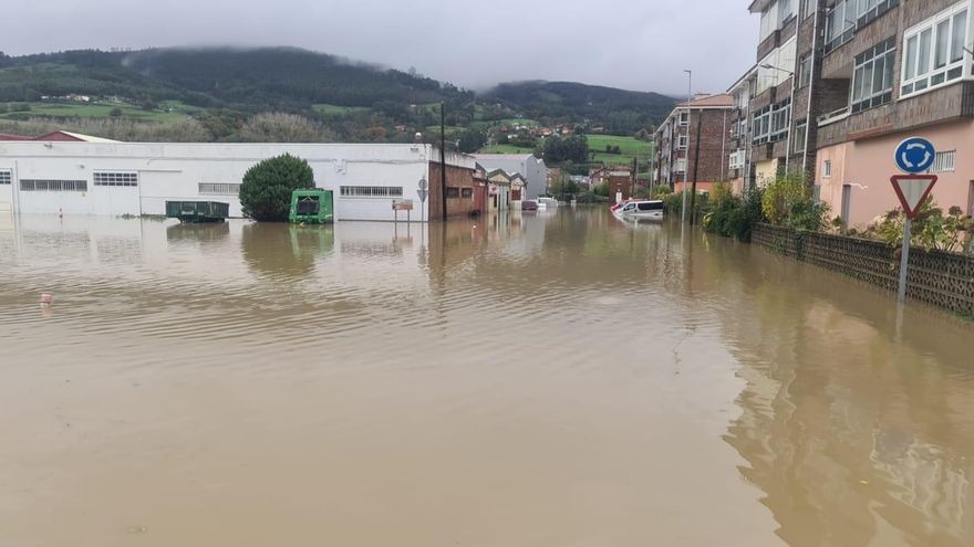 Inundaciones en el polígono industrial de Marrón.