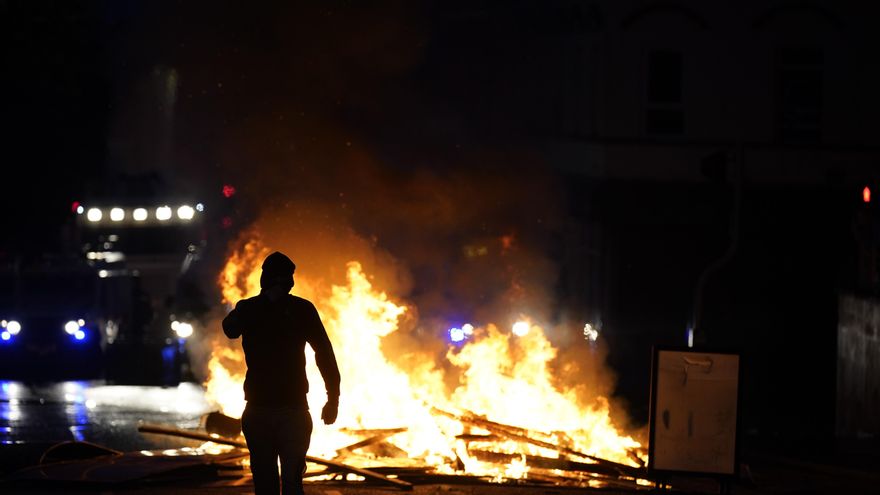 Miedo entre los extranjeros ante la ola de violencia contra los migrantes en Irlanda del Norte: "Nunca había pasado algo así"