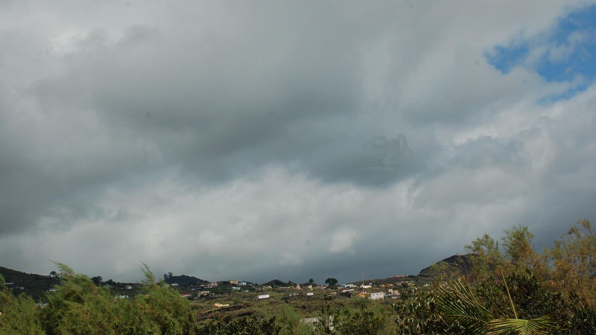 Nuboso en el este y norte de La Palma.
