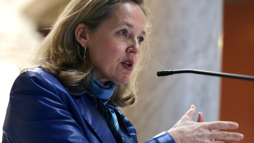 Los economistas evalúan el plan de choque del Gobierno: de “populismo” a ayudar a quien lo necesita