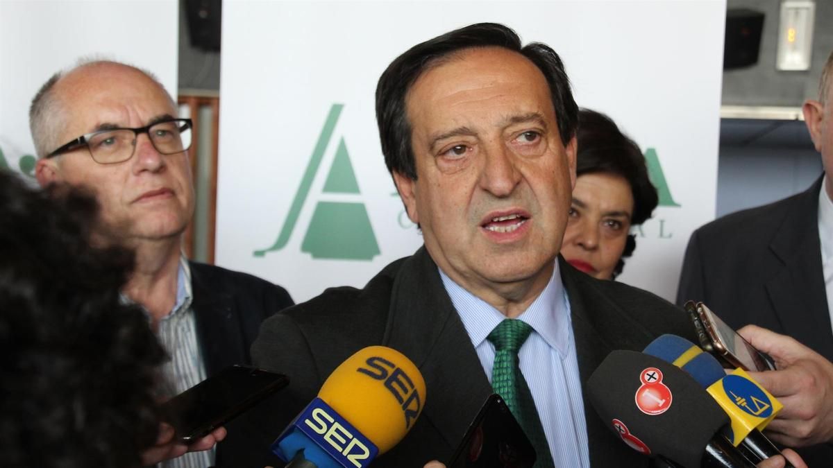 PP y Vox otorgan un premio de 'periodismo' a Pedro Barato en Ciudad Real por su "comunicación responsable"