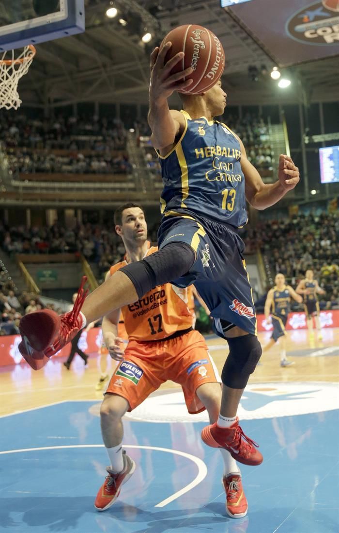 Partido de cuartos de final de la Copa del Rey entre el Valencia Basket y el Herbalife Gran Canaria en La Coruña. Efe.