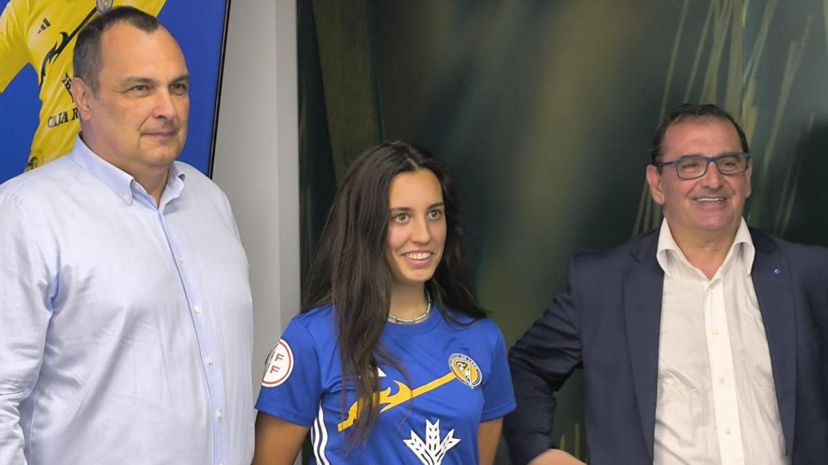 Caja Rural aumenta su colaboración con el Olímpico de León en una apuesta por el fútbol femenino leonés