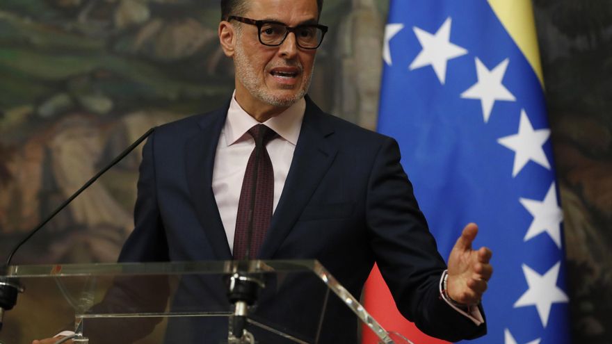 Canciller venezolano pide a Bolsonaro aprobar el traslado de migrantes en Brasil