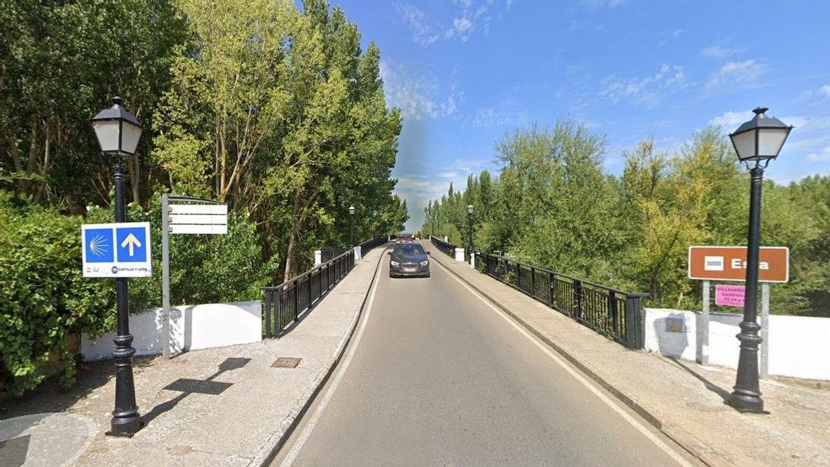 Paso actual de la N-601 sore el puente medieval de Mansilla de las Mulas, que pasará a ser casi sólo peatonal.