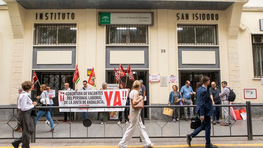 Institutos públicos de Andalucía alertan de la falta de personal laboral: "Estamos al límite, no podemos más"