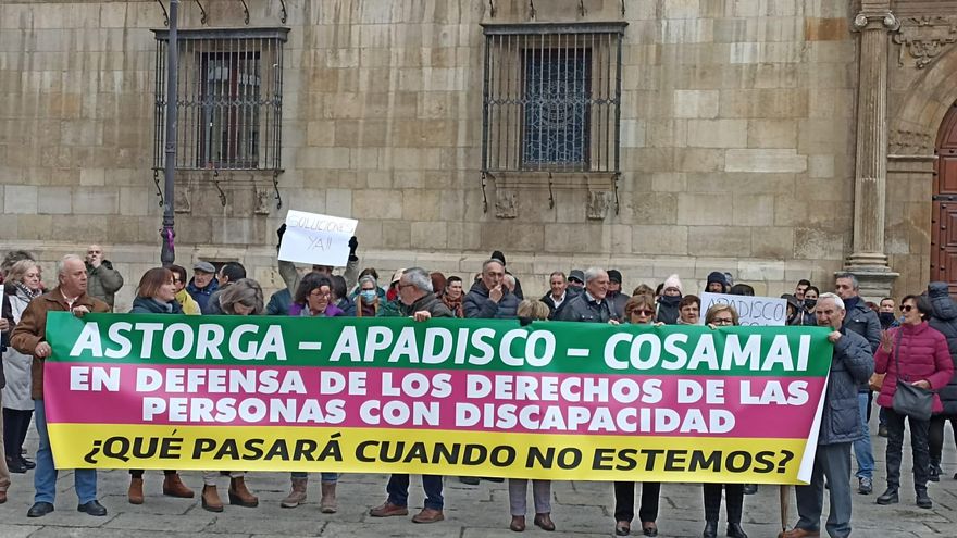 Familiares de los usuarios del centro Cosamai reclaman a la Diputación de León un cambio del reglamento