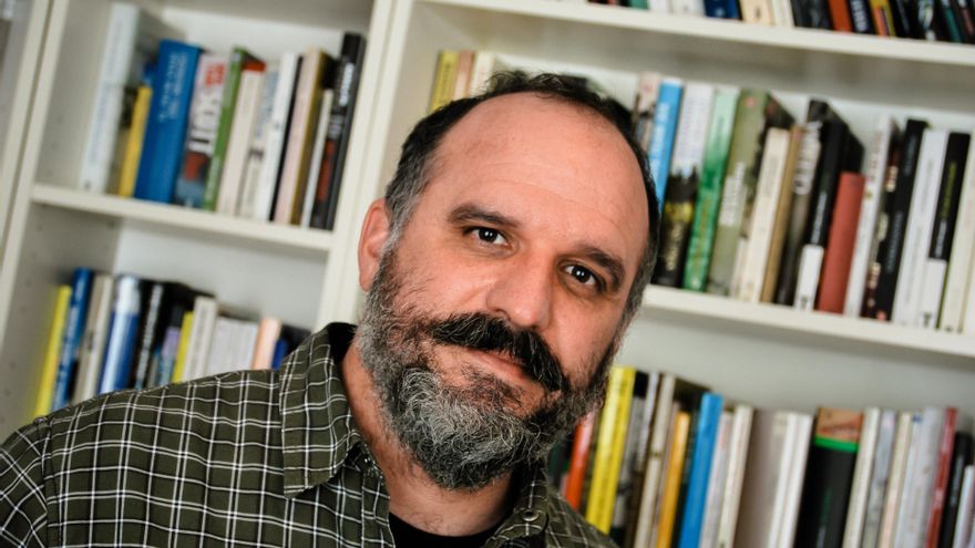 El escritor y periodista Miguel Gutiérrez inicia un nuevo proyecto literario por la vida de Alejandro Magno en el valle del Indo