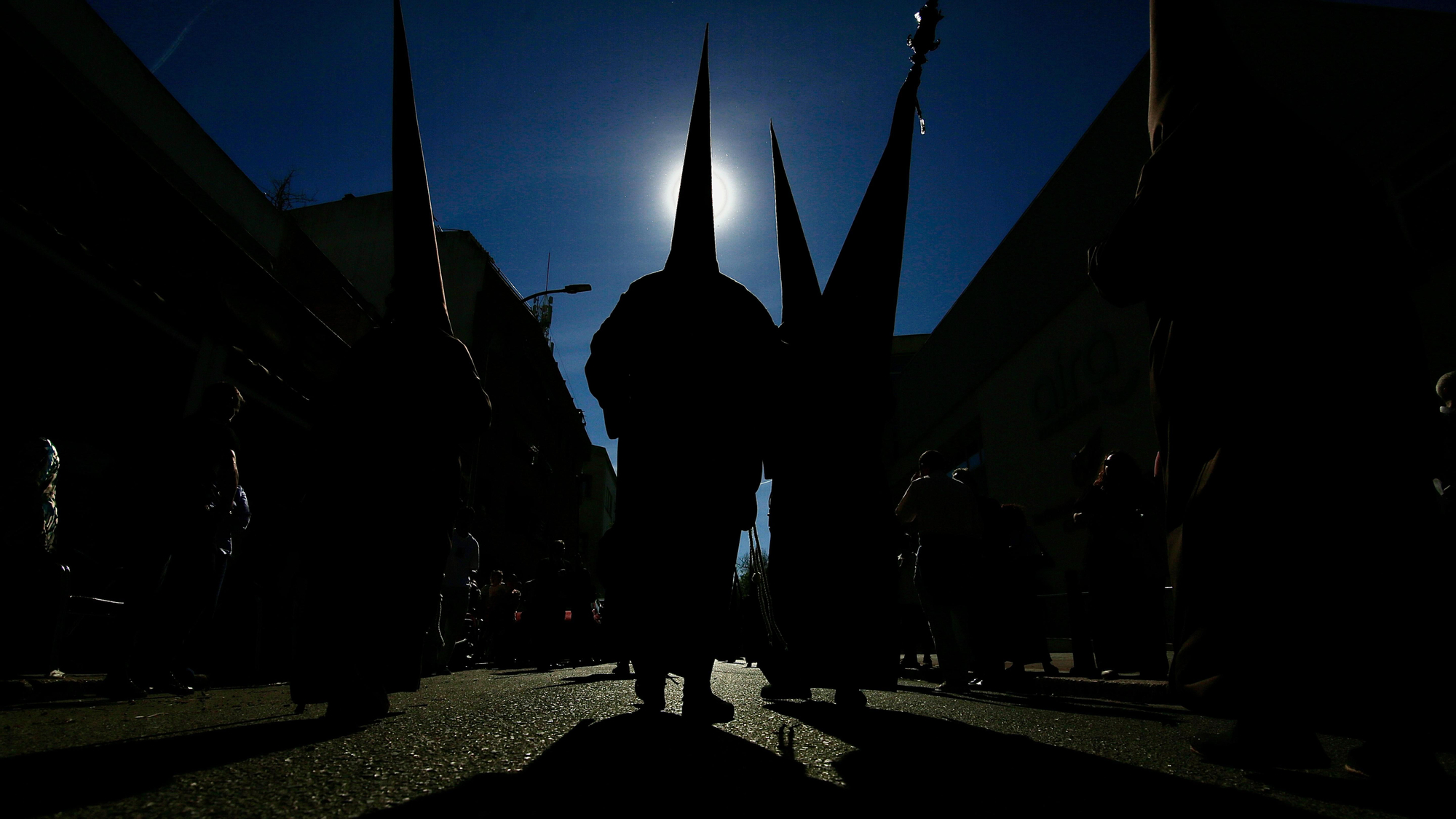 La procesión de la Hermandad de la Soledad, en imágenes