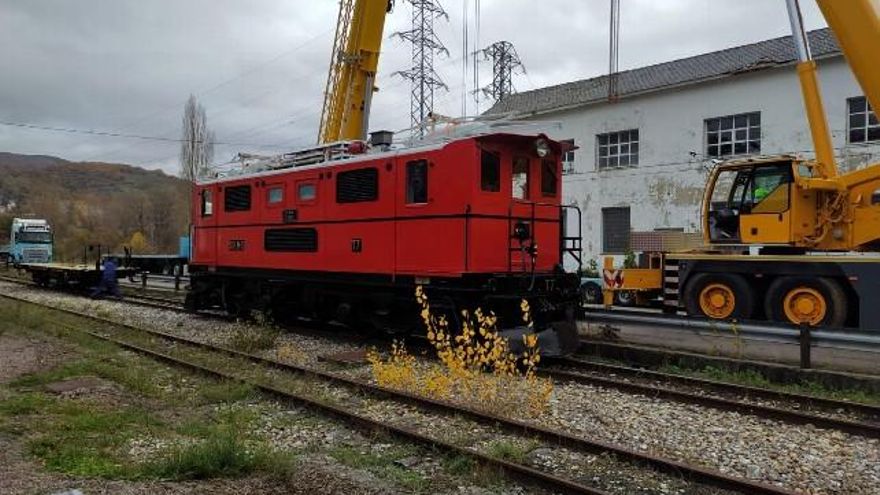 Otra de las maniobras de carga del tren D'Isere.