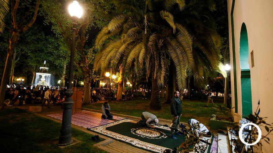 Ramadán en la mezquita que ve pasar una procesión: la convivencia cordobesa entre religiones