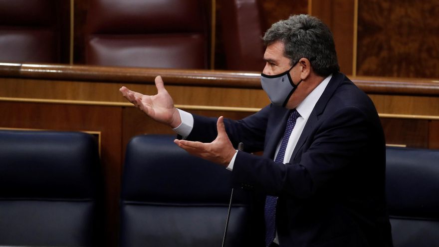 El ministro de Inclusión, Seguridad Social y Migraciones, José Luis Escrivá, durante la sesión de control al Gobierno de este miércoles en el Congreso centrada en los indultos a los presos del "procés" y a la que no asiste Pedro Sánchez, de viaje oficial en Argentina. EFE/ Juan Carlos Hidalgo