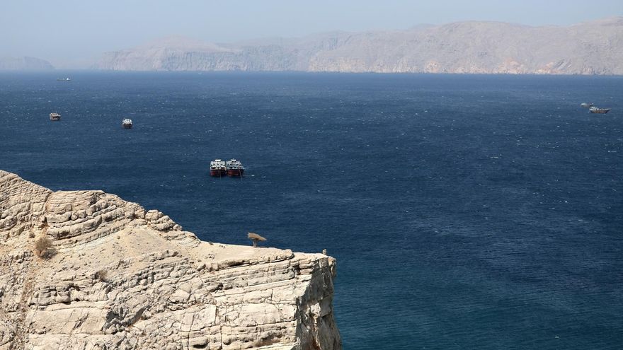 Barcos en el estrecho de Ormuz