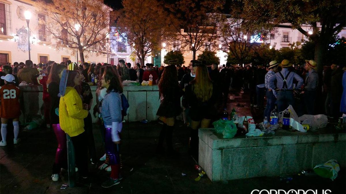 Botellón en la plaza Juan Bernier