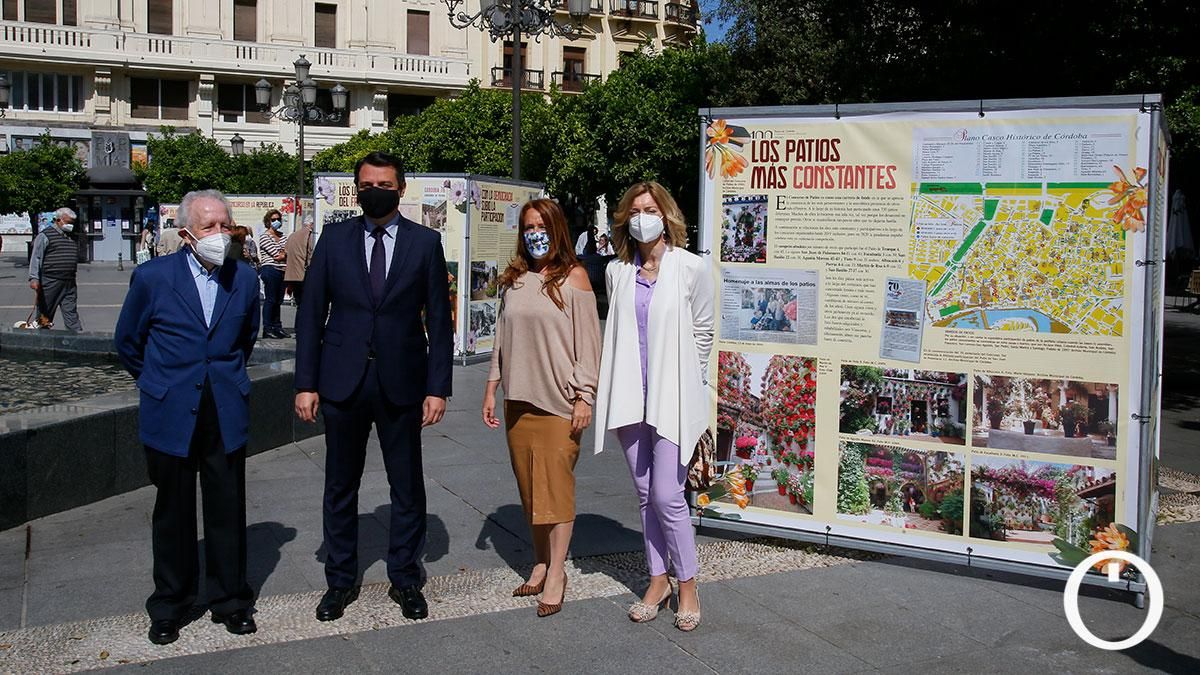Inauguración de la exposición '100 Años de Patios' en la Plaza de las Tendillas.