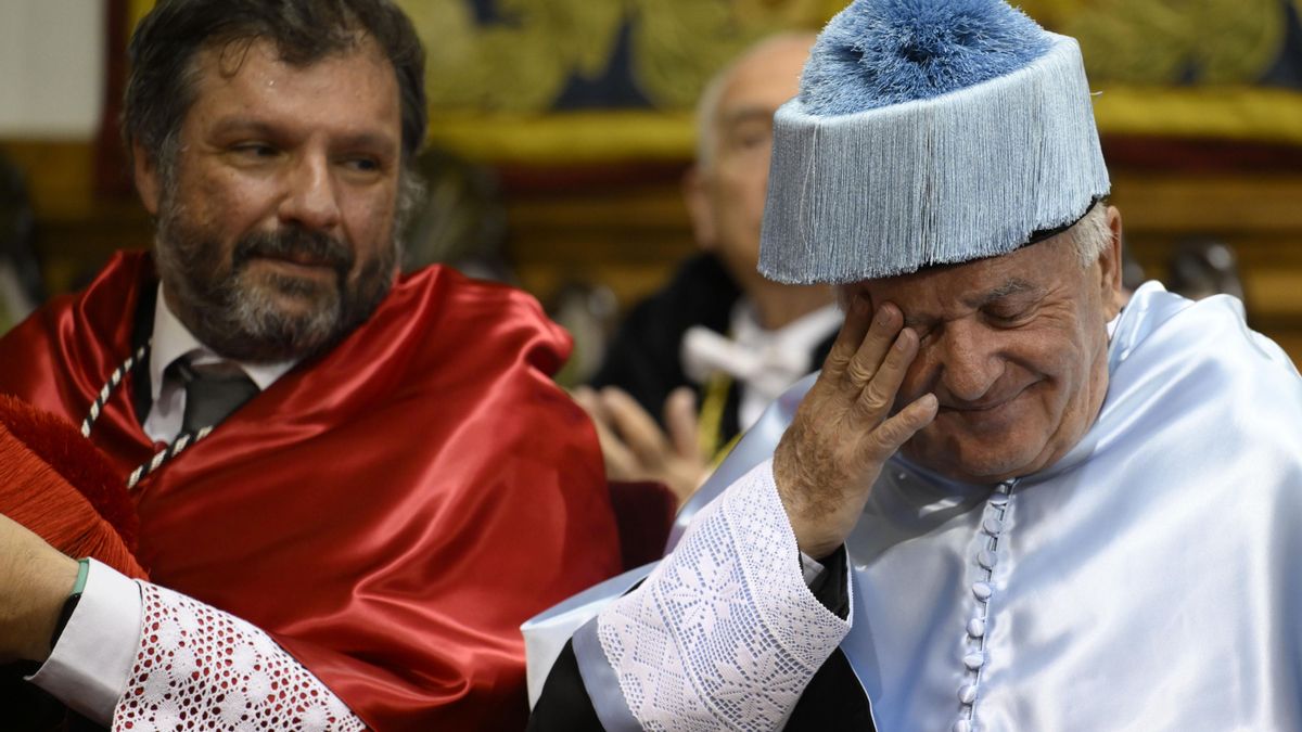 El cantautor asturiano Víctor Manuel, primer músico investido doctor Honoris Causa por la Universidad de Oviedo