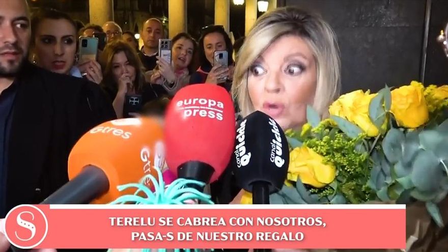 El cabreo de Terelu Campos con 'Socialité' por el regalo en el estreno de su obra: "Dáselo a tus presentadores"