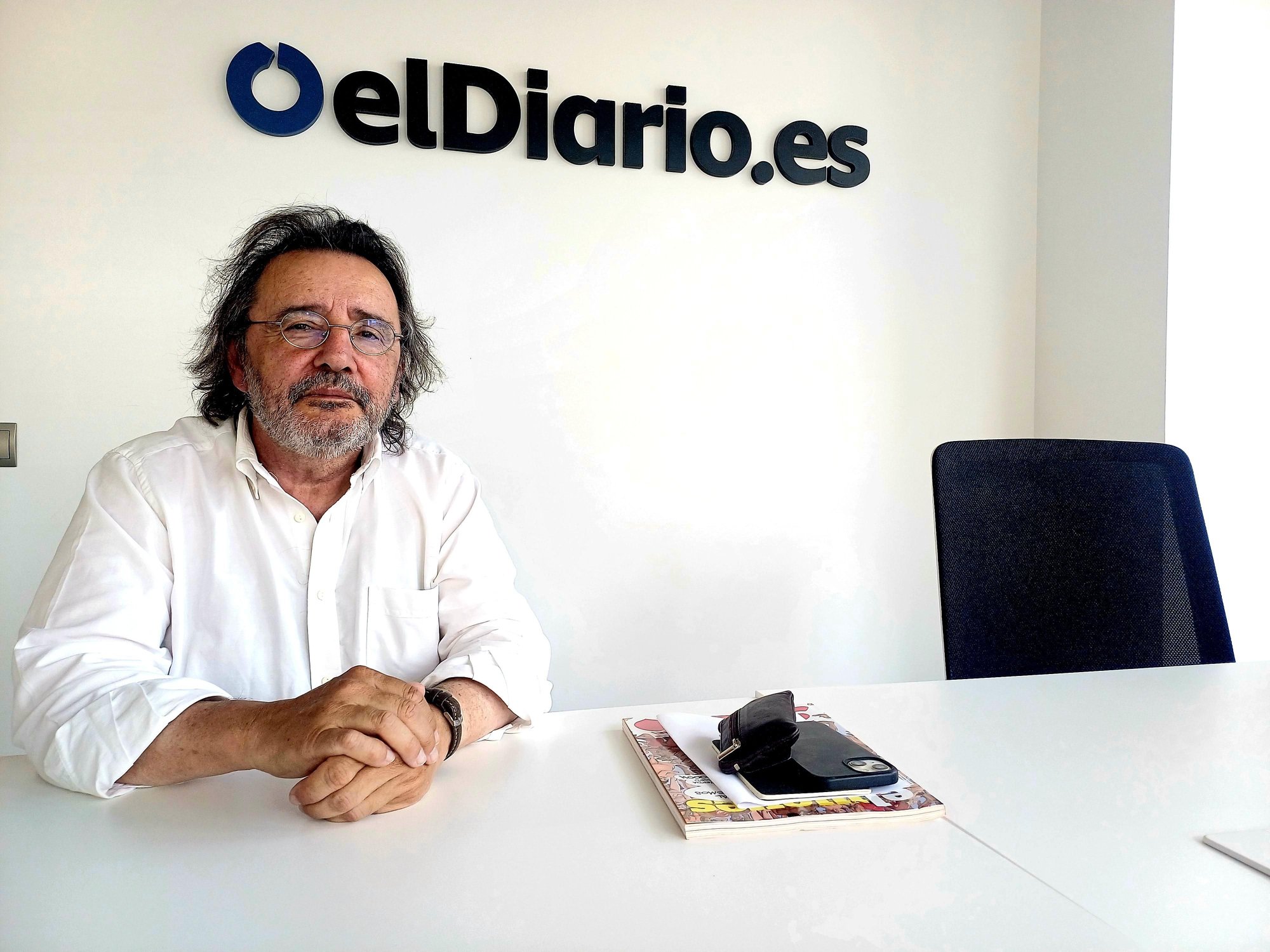 Rafael Manrique en la Redacción de elDiario.es Cantabria.