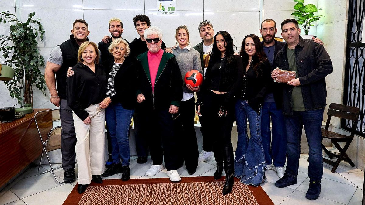 Pedro Almodóvar en su aparición previa en 'La Revuelta' junto a Rosalía